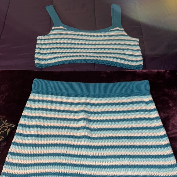 3pc
Two tops
One bottom - Picture 4 of 6